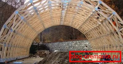 Дървена рамка от покрив от дъги