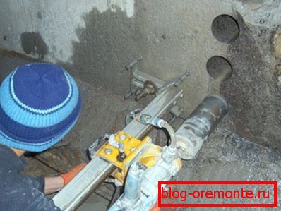 Диамантно пробиване на отвори в бетон със специални инструменти Диамантно пробиване на отвори в бетон със специални инструменти