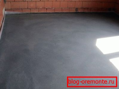 Бетонът е много обичайна основа за довършване на подовете.