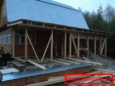По-често разширенията са продължение на покритите с къщи стаи, където можете да се скриете през лятото от дъжд, а през зимата можете да пиете чаша чай По-често разширенията са продължение на покритите с къщи стаи, където можете да се скриете през лятото от дъжд, а през зимата можете да пиете чаша чай