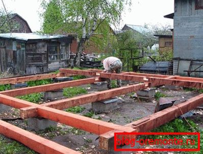 Когато правите колана, не забравяйте да използвате нивото за проверка Когато правите колана, не забравяйте да използвате нивото за проверка