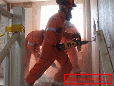 Демонтиране на дяла осуществляет профессиональная бригада Демонтиране на дяла осуществляет профессиональная бригада