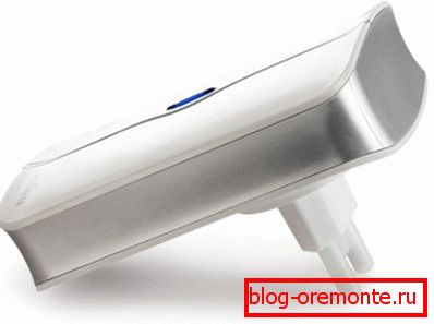 Говорителят с щепсела е включен директно в контакта Говорителят с щепсела е включен директно в контакта