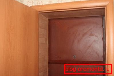 Врати наклонени от ламинат