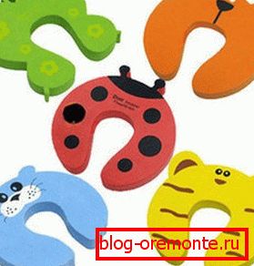 Мека скоба подовото закрепване на вратата
