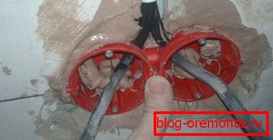 Закрепване на пластмасови елементи с шпакловка Закрепване на пластмасови елементи с шпакловка