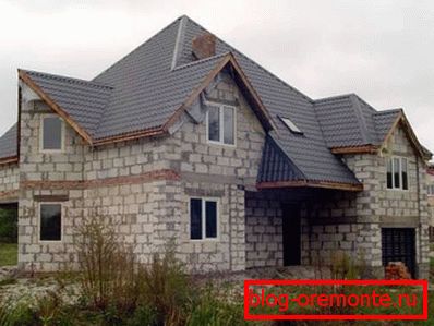 Снимка на къща от пенобетон. Снимка на къща от пенобетон.