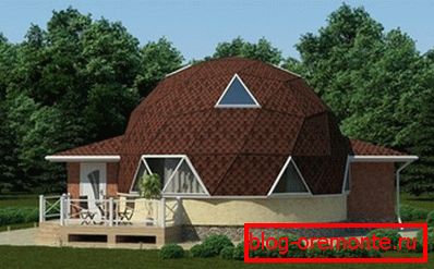 Снимка на къща с купол покрив Снимка на къща с купол покрив