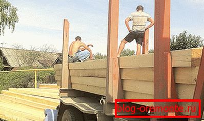 Снимка на разтоварващите работи на строителната площадка Снимка на разтоварващите работи на строителната площадка