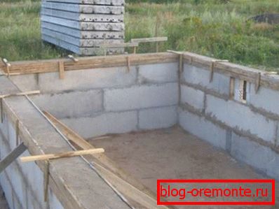 Основа със стоманобетонен колан. Основа със стоманобетонен колан.