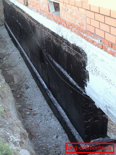 Въпреки че водното съпротивление на B25 и високото, хидроизолацията все още не се намесва Въпреки че водното съпротивление на B25 и високото, хидроизолацията все още не се намесва