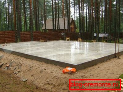 Използването на монолитна плоча като основа ще осигури максимална стабилност Използването на монолитна плоча като основа ще осигури максимална стабилност