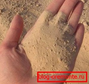 Използвайте само пресят и измит пясък. Използвайте само пресят и измит пясък.