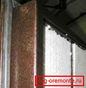 Закрепваме уплътнителя между усилващите елементи Закрепваме уплътнителя между усилващите елементи