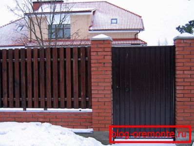 Тухлени стълбове вграден от профилиста