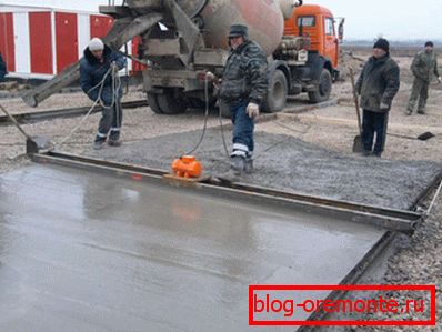 Количеството вода в разтвора може да бъде договорено отделно с производителя и веднага можете да познаете нивото на течливост, което влияе върху оборудването, използвано в инсталацията