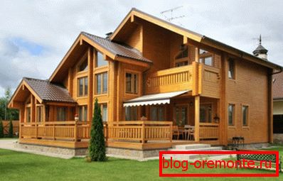 Красотата на къщите от дървени материали се казва от майката за себе си и показва състоянието и отличния вкус на домакините Красотата на къщите от дървени материали се казва от майката за себе си и показва състоянието и отличния вкус на домакините