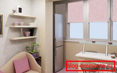 Малка кухня с изход към балкона Малка кухня с изход към балкона