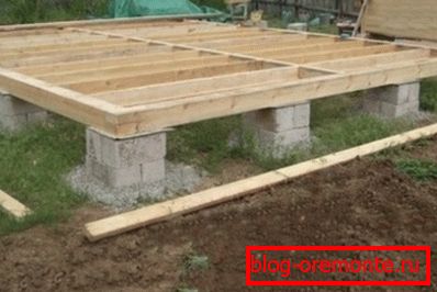 На фото - готовая конструкция столбчатого типа На фото - готовая конструкция столбчатого типа