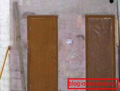 На снимката има стоманобетонна санитария. На снимката има стоманобетонна санитария.