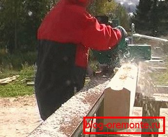 В снимката - един от видовете ръчни мелници, които могат да обработват различни видове дърво В снимката - един от видовете ръчни мелници, които могат да обработват различни видове дърво