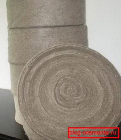 На снимката има лента от юта. На снимката има лента от юта.