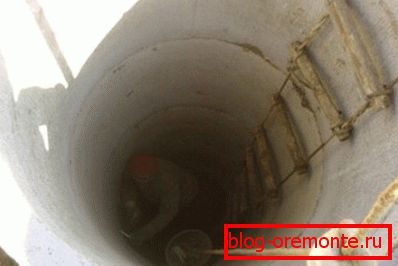 Започваме да копаем под колоната.