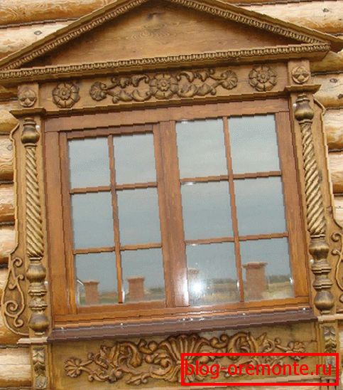 Clypeus с декоративна резба