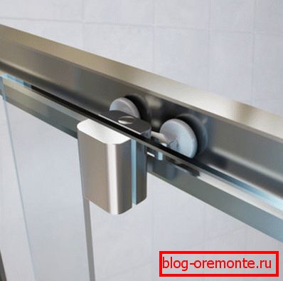 монтиран ролики в дверях купе
