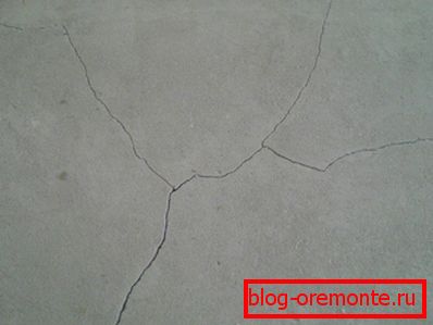 Неправилният избор на компоненти или излишната влага в разтвора непременно ще доведе до появата на пукнатини