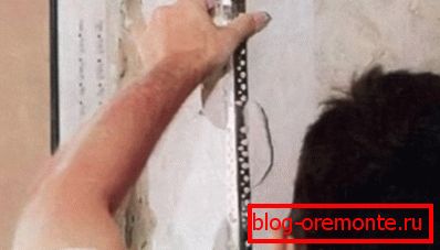 Монтаж на ъглите на боята завършвайки склоновете на входната врата със собствените си ръце