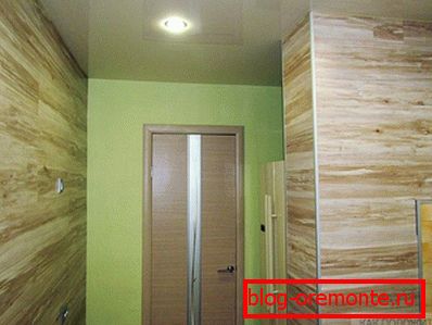 Завършени стени в коридора