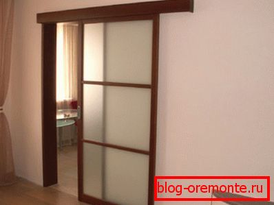 Пръчка върху водещата релса от MDF Пръчка върху водещата релса от MDF