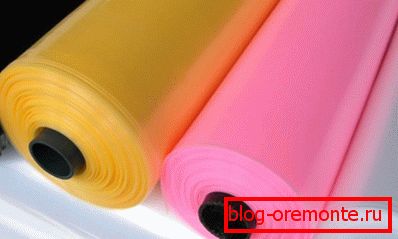 Филмът предлага и няколко цветни решения, които засягат само естетичната страна на въпроса Филмът предлага и няколко цветни решения, които засягат само естетичната страна на въпроса