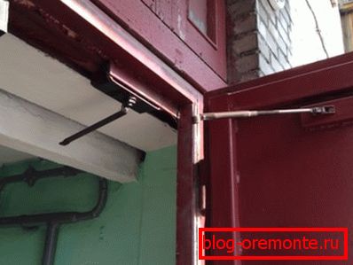 Счупване на лостовете за затваряне на вратата Счупване на лостовете за затваряне на вратата