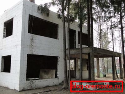 След края на работата се получава гладка повърхност, удобна за довършване