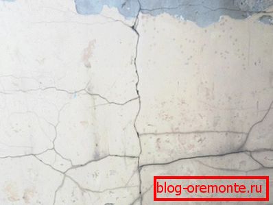 Последиците от прекомерното овлажняване на стената. Последиците от прекомерното овлажняване на стената.