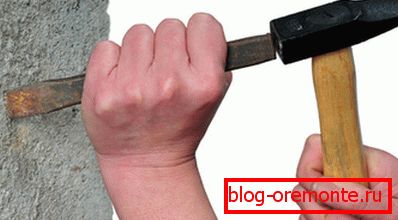 При работа с порест материал, дори и обикновен длето и чук При работа с порест материал, дори и обикновен длето и чук