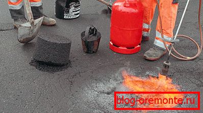 Загряване на зоната за ремонт с помощта на специална газова горелка Загряване на зоната за ремонт с помощта на специална газова горелка