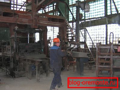 Производство на бордюри чрез метод на вибрационно пресоване.