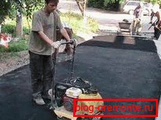 Работа виброплитой.
