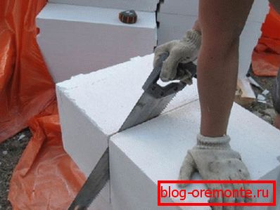 Нарязване на газовия блок, за да се побере: сравнително нормален трион Нарязване на газовия блок, за да се побере: сравнително нормален трион