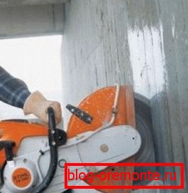 Ръчно рязане на стоманобетон с диамантени кръгове Ръчно рязане на стоманобетон с диамантени кръгове