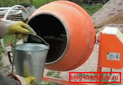 Първо изливаме вода. Първо изливаме вода.