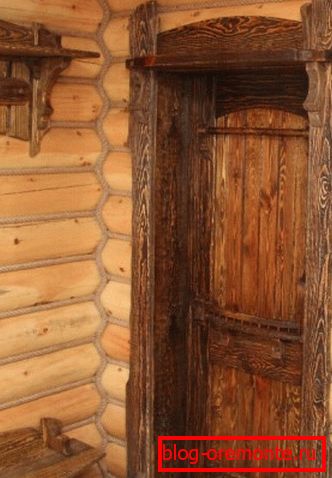 Възрастните врати от бор изглеждат много впечатляващи Възрастните врати от бор изглеждат много впечатляващи