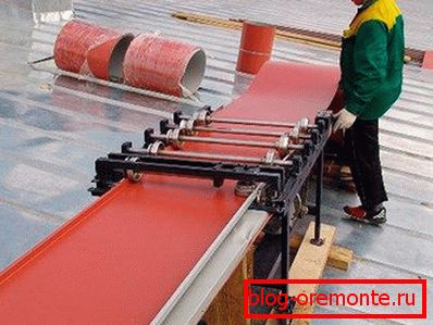 Устройство за производство на покривен покрив