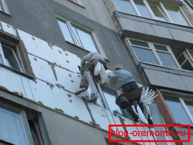 Затопляне на апартамент от многоетажна жилищна сграда с участието на промишлени катерачи. Затопляне на апартамент от многоетажна жилищна сграда с участието на промишлени катерачи.