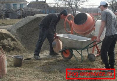 При липса на алтернативи се използват ръчен труд и бетонов миксер. При липса на алтернативи се използват ръчен труд и бетонов миксер.