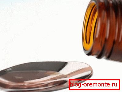 Добавете амоняк към водата Добавете амоняк към водата