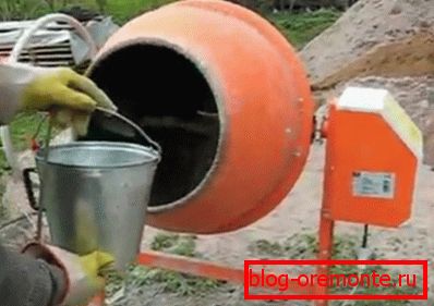 Поставяне на компоненти в бетонен смесител Поставяне на компоненти в бетонен смесител